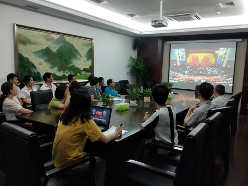 置业公司组织员工收看建军90周年大会_乐盈VI官网