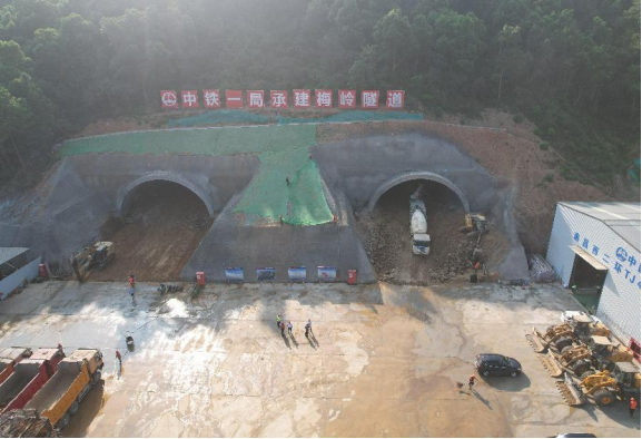 西二环高速项目梅岭隧道工程提前掘进_乐盈VI官网