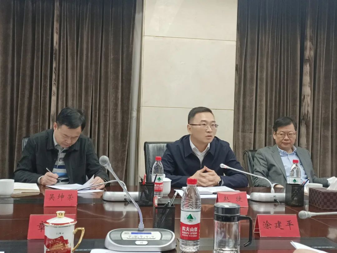 副市长赵捷赴市乐盈VI官网集团开展党的二十大精神宣讲并调研企业谋划生长情形_乐盈VI官网