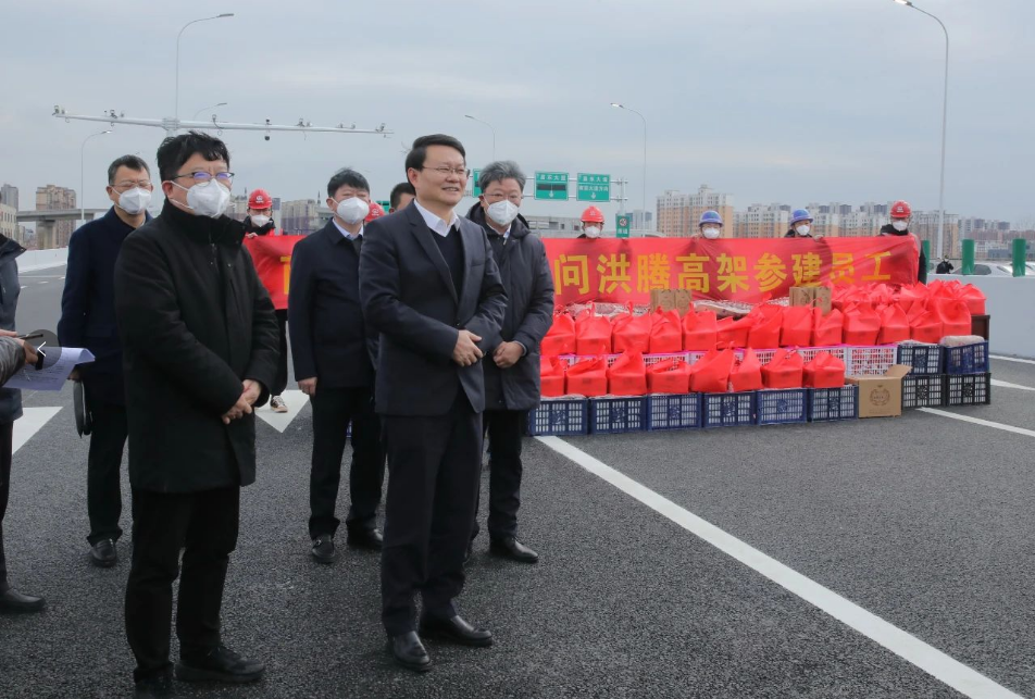 市长万广明走访慰问重大重点项目建设者_乐盈VI官网