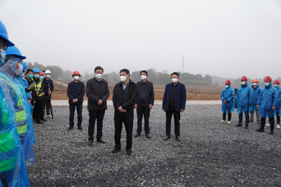 副市长江新洪走访慰问西二环高速项目一线参建者_乐盈VI官网