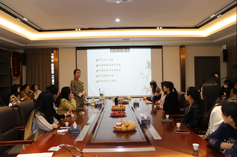传茶艺经典 绽优美青春 ——乐盈VI官网地产公司组织开展三八妇女节主题活动_乐盈VI官网