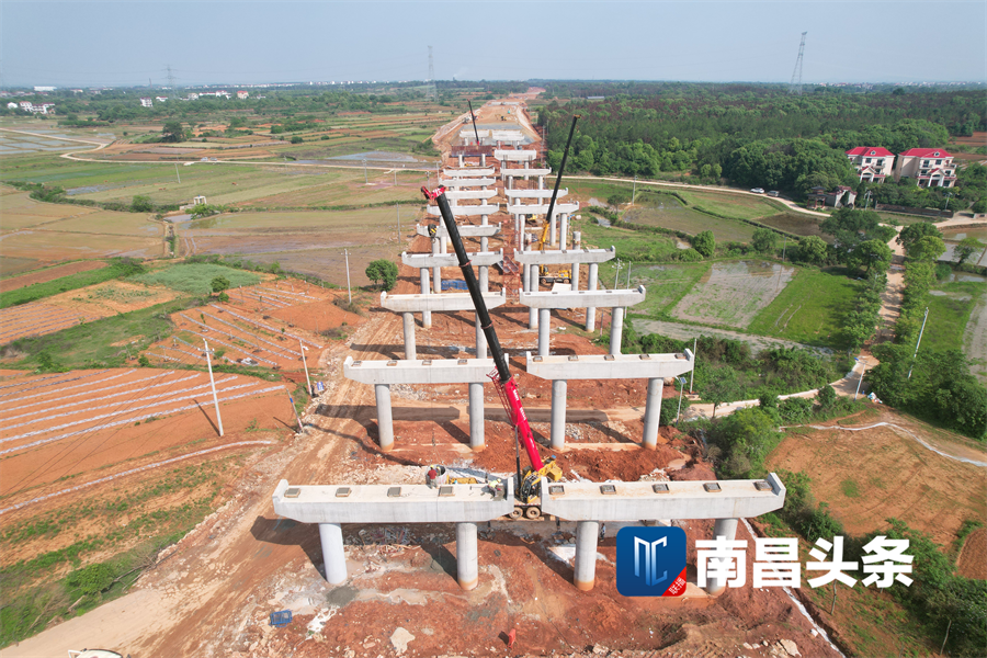 抢抓进度建设者们坚守一线为项目按下“加速键”_乐盈VI官网