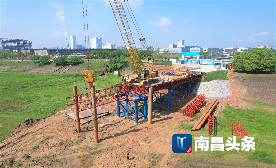 抢抓进度建设者们坚守一线为项目按下“加速键”_乐盈VI官网
